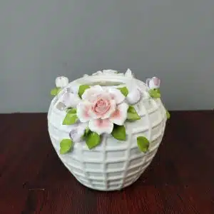 Elegant White Lattice Ceramic Flower Vase