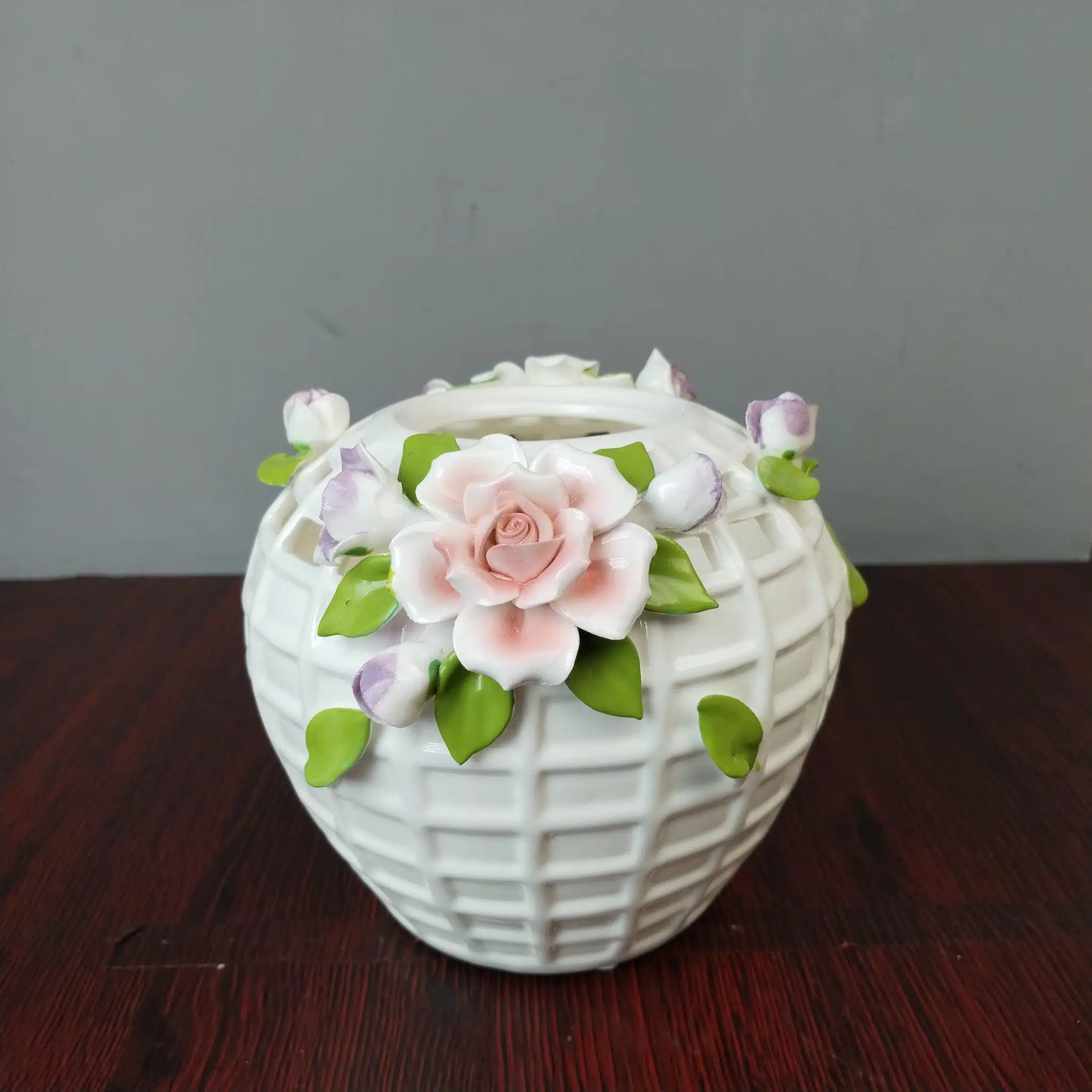 Elegant White Lattice Ceramic Flower Vase Elegant White Lattice Ceramic Flower Vase