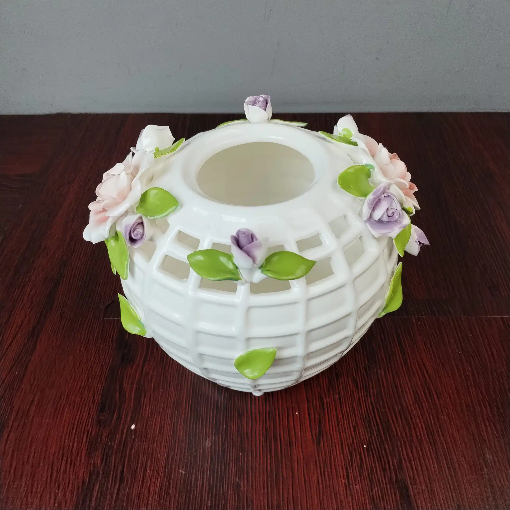 Elegant White Lattice Ceramic Flower Vase Elegant White Lattice Ceramic Flower Vase
