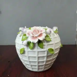 Elegant White Lattice Ceramic Flower Vase