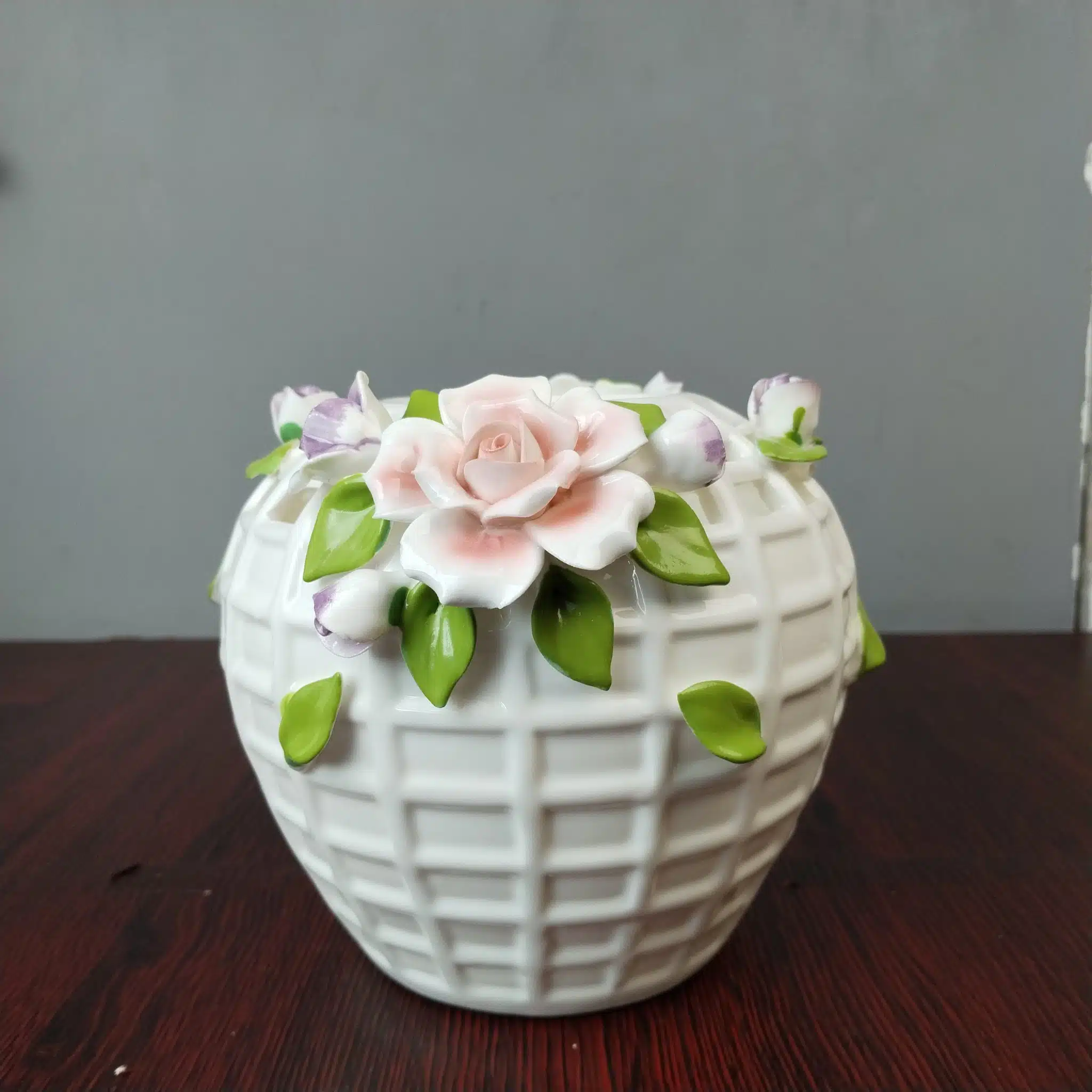 Elegant White Lattice Ceramic Flower Vase Elegant White Lattice Ceramic Flower Vase